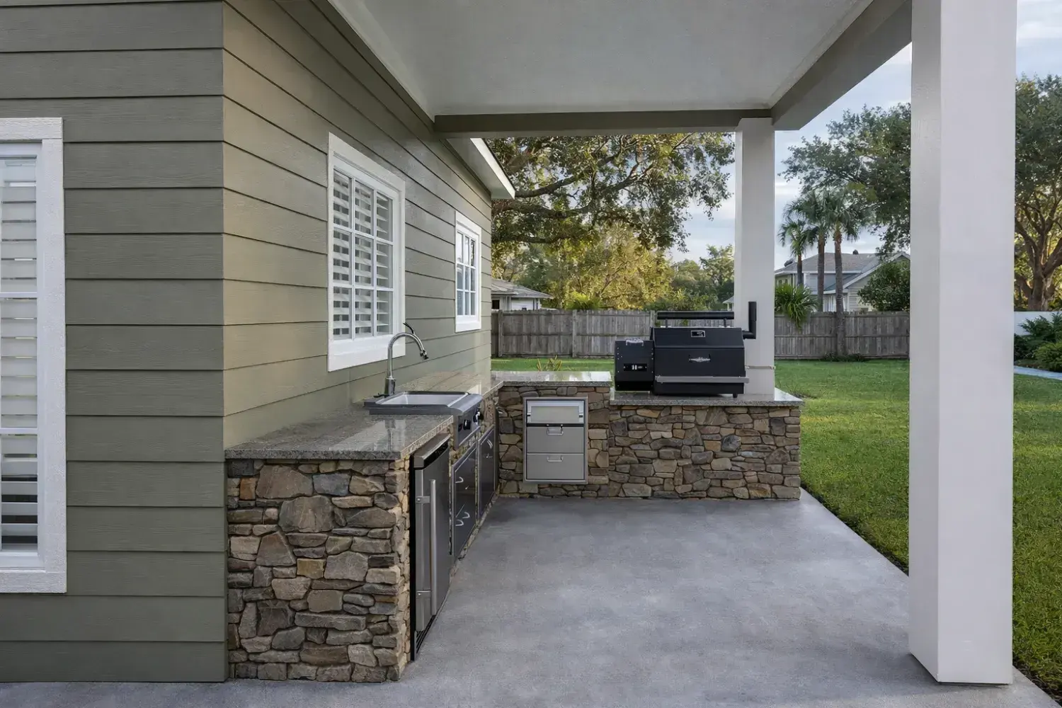 Outdoor kitchen and bar design by Serene Spaces Studio